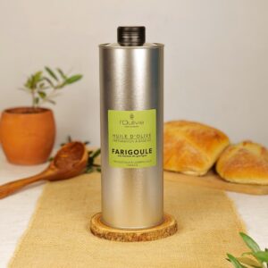 Huile d’olive La Farigoule, spécialité du Domaine de L'Oulivie. Huile d'olive très goûteuse aux herbes de la garrigue.