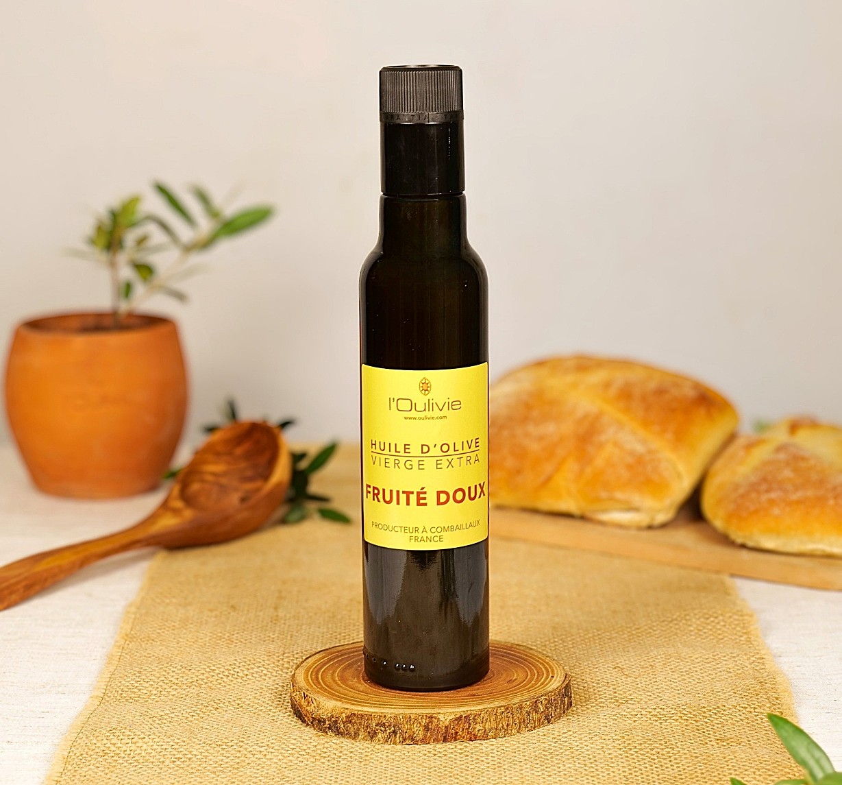 Huile d’olive Fruité doux du Domaine l'Oulivie. Huile d’olive légère, douce et équilibrée