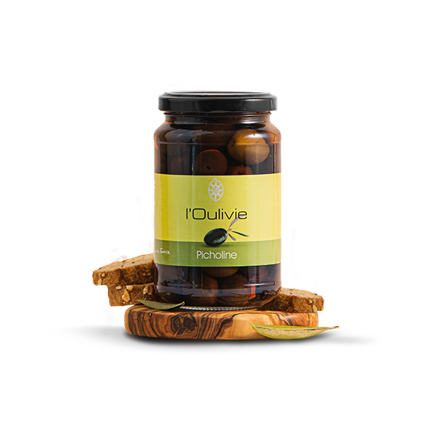 Olives Picholine noires du Domaine L'Oulivie. Emblématiques du Languedoc, elles sont charnues et se caractérisent par leur goût fruité. 