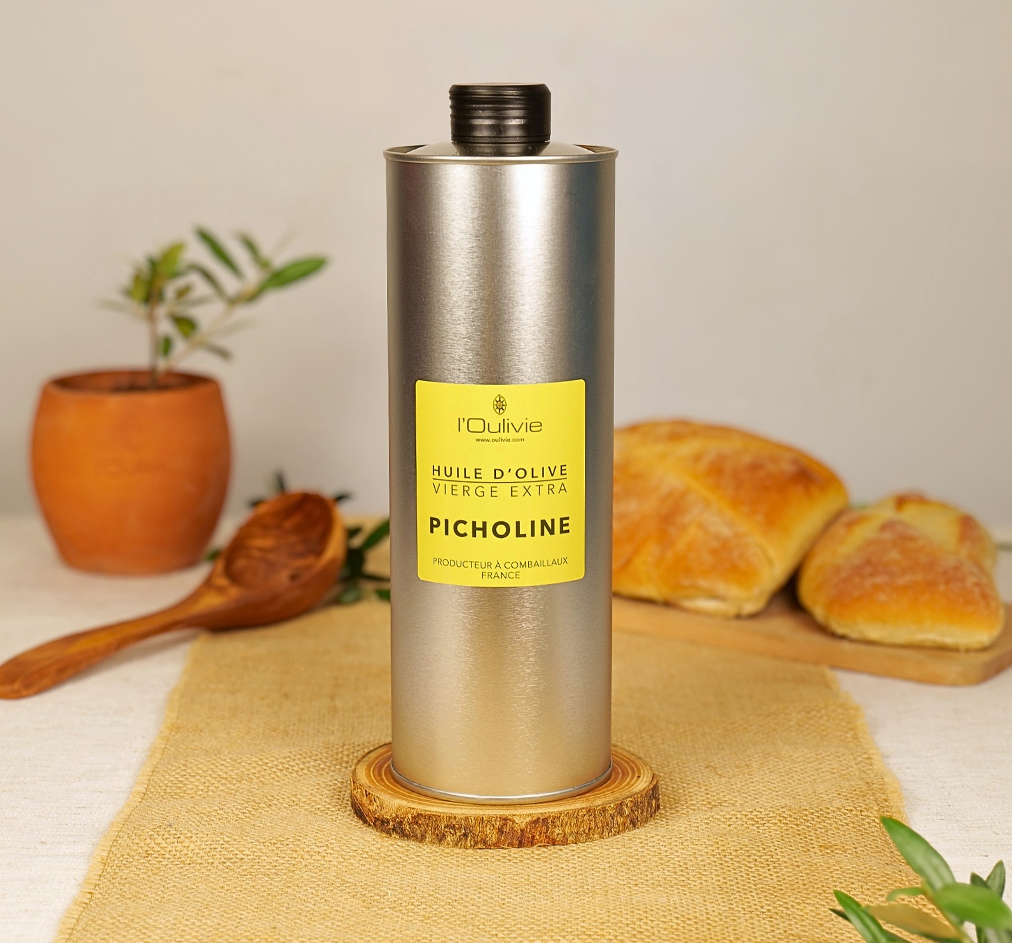 Huile d’olive Picholine du Domaine L'Oulivie. Huile d'olive très fruitée.