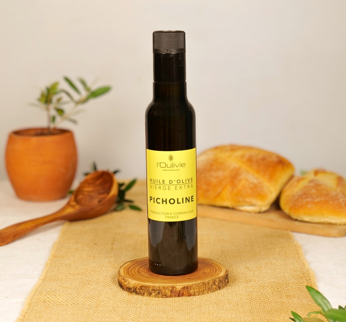 Huile d’olive Picholine du Domaine L'Oulivie. Huile d'olive très fruitée.
