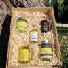 Coffret découverte du Domaine de l’Oulivie composé d’huile d’olive vierge extra, huile d'olive à la truffe noire, crème de vinaigre et purées d’olive.