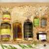 Coffret Savoir-faire du Domaine l'Oulivie composé de : huiles d'olive, olives Lucques, confiture et crème de vinaigre et purée d'olive.