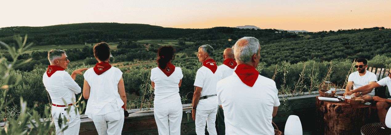 Participez aux Festivités Basques les 18, 19 et 20 juin au Domaine de l'Oulivie ! Jeux, musique, chants et gastronomie basques. Sur réservation.